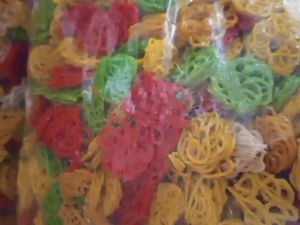kerupuk mawar mini mentah/kerupuk mawar mini warna warni kecil 500/1kg