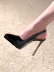 รองเท้าส้นสูงหัวแหลม ผู้หญิง แพลตฟอร์มกันน้ําส้นละเอียดรุ่นหนังแกะที่สะดวกสบาย เรียบหรู รองเท้าแตะสไตล์เลดี้