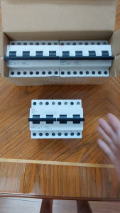 Bộ Át đảo chiều 3 pha 4 dây 380v 100A LWR cầu dao đảo chiều  100A 3 pha 380v át đảo chiều LWR