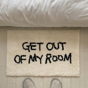 VIKAMA Personalized Letter Plush Carpet Bedside Rug for Bedroom Home Entrance Mat Bathroom Absorbent Warm Carpet