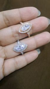 Cincin Wanita Ziselle Kristal Swaroski Titanium (Emas Perak)