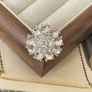 กระดุมโลหะประดับเพชรเนื้อสัมผัสหรูหรา กระดุมตกแต่งสำหรับเสื้อโค้ท เสื้อโค้ทขนสัตว์ เสื้อเชิ้ตแบบยูนิเซ็กซ์ กระดุมตกแต่งแบบอเนกประสงค์