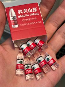 Mini Farmers Mountain Spring Water Bottle Toy Shrink Model Yitao Small Mineral Water Beverage Display Model Resin Craft