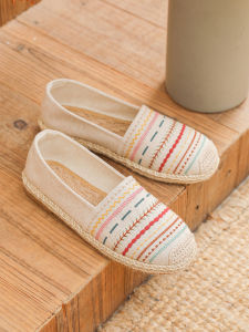Breathable Embroidered Linen Flat Bottom Slip-On Women's Fishing Shoes: A New Style for Spring & Summer