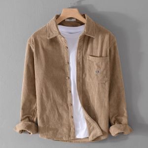 เสื้อแจ็คเก็ตคอปกพับแบบลำลองสำหรับผู้ชาย ทรงหลวม ผ้าคอร์ดูรอยสไตล์ย้อนยุค สไตล์ญี่ปุ่น ฤดูใบไม้ผลิและฤดูใบไม้ร่วง เสื้อเชิ้ตผ้าขนแกะแบบอเนกประสงค์
