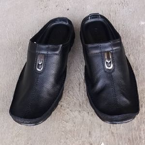 Termurah Sandal Sendal Sepatu Tutong Bustong Slop Slipon Slip On Selop Pria Cowok Kulit Sapi Terbaru COD Bisa Bayar Ditempat Hitam Putih Cokelat Coklat Tan