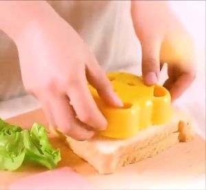 Cetakan Roti Sandwich Bread Cutter Shaper Bentuk Kartun Untuk Bekal Anak-Anak Bento Rice Mold