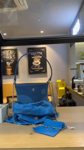 กระเป๋า Rally mini bag คอลใหม่ พร้อมถุงผ้ากำมะยี่เเละสายสะพร้อม งานปั้มห่วงเเละสาย