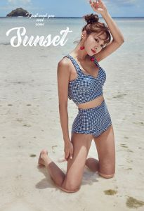 ชุดว่ายน้ําสําหรับสุภาพสตรี ชุดว่ายน้ําลายสก๊อต (สีฟ้า) รุ่น 0230