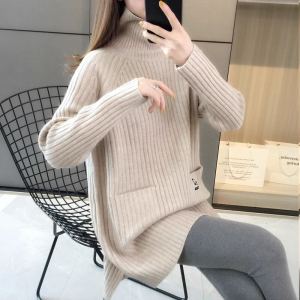 เสื้อสเวตเตอร์คอตั้งหนาสำหรับผู้หญิง ฤดูหนาว 2025 ใหม่ นุ่ม ยาวปานกลาง เสื้อชั้นในหลวมๆ สำหรับใส่ลำลอง ทรงหลวมๆ สำหรับสวมใส่กลางแจ้ง