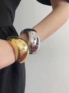 Vòng tay nữ kim loại phụ kiện đeo tay ngầu cá tính xinh đẹp thời trang Châu Âu Mỹ - ( )