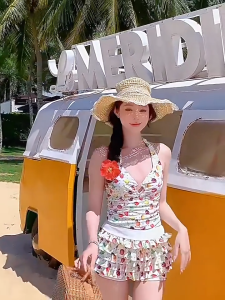 🎀 Set Áo Yếm Họa Tiết Trái Cây Summer + Chân Váy Bèo Tầng Có Quần Bảo Hộ – Ngọt Ngào Nổi Bật Và Siêu Tôn Dáng 🎀