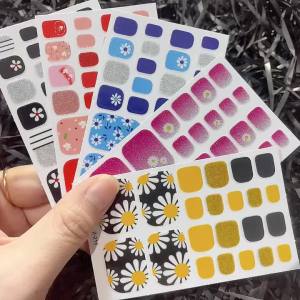 5Sheets Yellow Daisy Toenail Sticker 110Tips Full Cover Baking Free Toe Nail Wraps Elegant Flower Self-Adhesive Toe Polish Strip