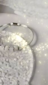 Vòng tay nữ TITAN cao cấp đính đá sang trọngquyến rũkhông đenan toàn với daTặng kèm quà xịn sò.