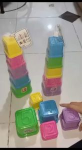 Mainan Edukasi Anak Stacking Tower Jala RKC 05035 1 | Mainan Susun Gelas Warna-Warni Dan Stiker | Mainan Motorik Anak belajar warna huruf dan angka | Stack Game Anak dan Family Sensory Play 5 Colorful cups murah kemasan jala berkualitas