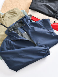 Outdoor Breathable Waterproof Spring Jacket Hooded Windbreaker Mens Fashionable Polyester Fiber Standard Fit Zipper Closure