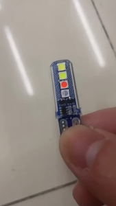 หลอดไฟเลี้ยว LED ไฟตกแต่งรถยนต์ ไฟหรี่หน้า ประเภทซ็อกเก็ตT10 ไฟหรี่รถยนต์ RGB 3030 8 smd W5W 12V สี่สี แฟลช 360°มุมแสงที่ดีขึ้นเพื่อเอฟเฟกต์ลำแสงที่ดีขึ้น ซึ่งสามารถปกป้องความปลอดภัยของ ดรเวอร์ได้อย่างมาก สําหรับรถจักรยานยนต์และรถยนต์ พร้อมส่ง