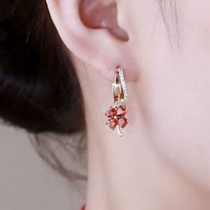 Red Four Leaf Clover Zircon Earrings Womens Fashion Jewelry Simple Versatile Elegant 2023 New Style Trendy Clip-On Earrings