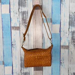 Sling bag/ tas slemapng / selempang kulit sapi motif anyam termurah buly moje