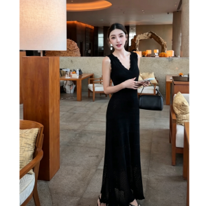 YUEZHONGWEI | Đầm Len Lụa Ôm Body Cổ V Trống Pháp