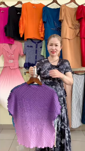 Áo thun nữ dập xốp thiết kế hoa dập nổi ombre