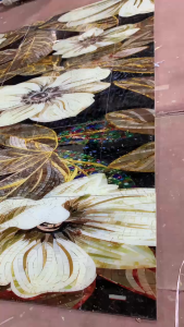 Gạch tranh tùng hạc sang trọng trang trí