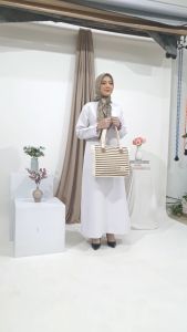 Tote Bag Kuliah: Pilihan Polos atau Motif untuk Souvenir & Belanja Seminar