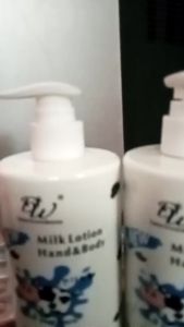 DW Papaya & Milk Whitening Moisturizing Lotion 300ml - Skin Brightening Hydrating & Nourishing