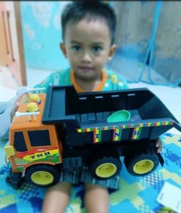 MAINAN MOBIL TRUCK PENGANGKUT PASIR UKURAN JUMBO BESAR / MOBILAN TRUK JUMBO / MAINAN ANAK LAKI LAKI