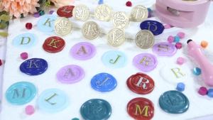 Bộ Con Dấu Sáp 26 Chữ Cái A-Z Kèm Tay Cầm Gỗ Đầu Kim Loại Đồng Dùng Cho Phong Bì Thiệp Mời Nhãn Dán Quà Tặng