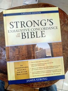 STRONGS EXHAUSTIVE CONCORDANCE OF THE BIBLE (UPDATED EDITION) : AN INDISPENSABLE RESOURCE FOR BETTER BIBLE STUDY / BIBLICAL REFERENCE / HARDCOVER 11.2x8.5x2 inches
