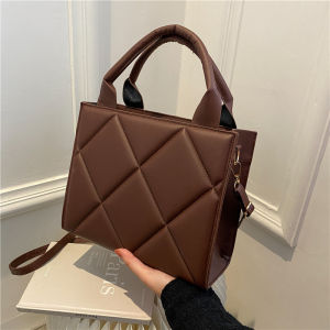 Stylish Versatile Womens Crossbody Bag Lock Buckle Fashion Handbag High-End Elegant Small Square Bag for All Occasions