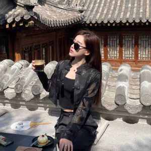 เสื้อเชิ้ตผ้าชีฟองปักลายสไตล์จีนใหม่สำหรับผู้หญิงในฤดูร้อน เสื้อคาร์ดิแกนกันแดดแบบพิเศษแฟชั่นฝรั่งเศส ทรงหลวม สีพื้น