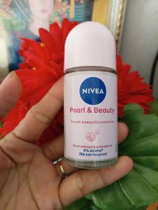 Lăn khử mùi Nivea Pearl & Beauty