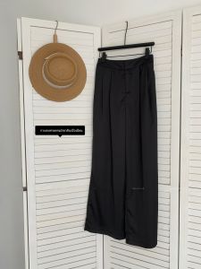 การประกบที่ไม่สม่ําเสมอ คอวี คอพันสไตล์ Hepburn ฝรั่งเศส เสื้อท่อนบน ผู้หญิง ใหม่ ฤดูร้อน 2024 พลีท เสื้อกล้าม วัสดุอื่น ๆ 100%