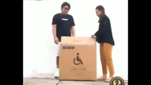 วีลแชร์สีน้ำเงินพับได้ น้ำหนักเบา กะทัดรัด ล้อขนาด 16 นิ้ว มีเบรคหน้าหลัง 4 จุด เหล็กทาสีเทา วีลแชร์รุ่น A14 รถเข็นคนชรา wheel chair พับได้ รถนั่งผู้ใหญ่พับข้างได้ รถเข็นผู้ป่วยท่องเที่ยวพับได้น้ำหนักเบา รถเข็นผู้ป่วย อลูมิเนียม รถวิวแชผู้ป่วย รถวินแชร์