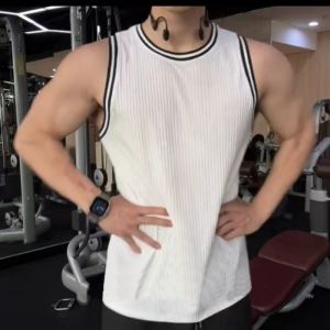 กีฬาแห้งเร็วของผู้ชาย เสื้อกั๊ก เสื้อผ้าออกกําลังกายฝึกกล้ามเนื้อ แขนกุด ชุดฝึกซ้อมวิ่งออกกําลังกายสีบริสุทธิ์ ลายทาง ดีไซน์