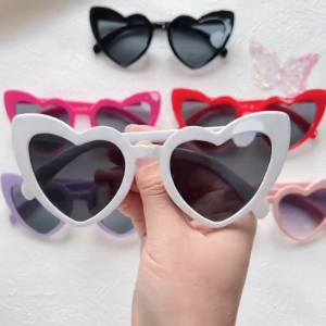 Retro Heart Shaped Sunglasses Women Fashion Hip-hop Cat Eye Sunglasses Holiday Beach Sunglasses