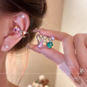 ต่างหูสตั๊ดรุ่งโรจน์แบบไม่มีรู ต่างหูแฟชั่นสำหรับผู้หญิง ดีไซน์เรียบง่ายและหลากหลาย เครื่องประดับแฟชั่นที่สวมใส่ได้ตลอดทั้งปี