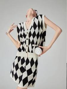 XIAODADEHUA | Elegant Black And White Diamond Knit Set Female