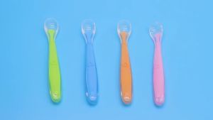 Mamibayi Sendok MPASI Bayi BPA Free Permen Warna Silikon Sendok