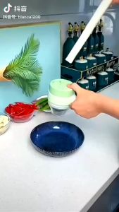 Blender 4IN1 Pemotong Bawang Sayur Mini Sikat Multifungsi Model genggam Food Chopper