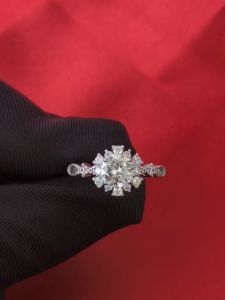 Diamcity (Free Gra Certificate) Aksesoris Wanita Bunga Matahari 1 Karat Moissanite Cincin Perempuan