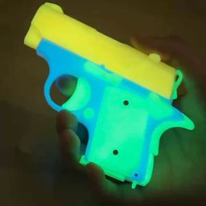 เลขที่3D ปืนแครอทรูปกระจาย สำหรับเด็ก M1911 Mini ปืนพก 3D ขนาดเล็ก รวมดังนี้: ปืนของเล่น มีดแครอท