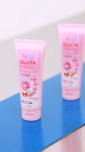 นาบลู กลูต้า อาร์บูติน วิตซีพลัส เอ็กซ์ตร้า ไบรท์เทนนิ่ง บอดี้ โลชั่น