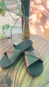 Dép nam quai ngang thời trang YVY Store Da bò đế đúc cao su nguyên khối chống trơn trượt.