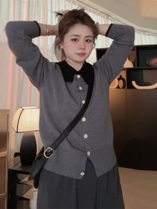 เสื้อคาร์ดิแกนถักคอตุ๊กตาสไตล์ฝรั่งเศสสำหรับผู้หญิงไซส์ใหญ่ ฤดูใบไม้ผลิและฤดูใบไม้ร่วง เสื้อคลุมยาวปานกลาง ปกโปโล กระดุมเดียว