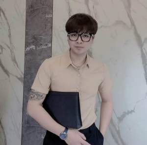 Áo sơ mi nam tay ngắn chất liệu lụa thấm hút mồ hôimềm mịn mát form body cực đẹp .