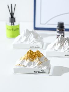Alpine Snow Mountain Car Aromatherapy Decoration Creative Fragrant Stone Car Dashboard Perfume Gift