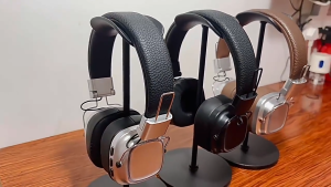 หูฟังบลูทูธแบบครอบหูสไตล์อเมริกันย้อนยุคสีดำ เงิน น้ำตาล หูฟังเบสหนัก หูฟังอเนกประสงค์สำหรับโทรศัพท์มือถือและคอมพิวเตอร์ แบตเตอรี่ใช้งานได้ยาวนาน ลดเสียงรบกวนด้วย AI ไม่มีความหน่วง พับได้